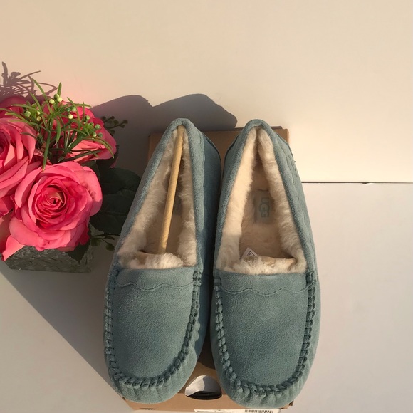 UGG Scalloped Moc - Picture 5 of 8